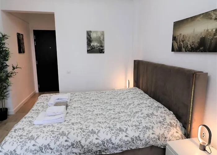 Charming Center - Free Minibar דירה בוקרשט